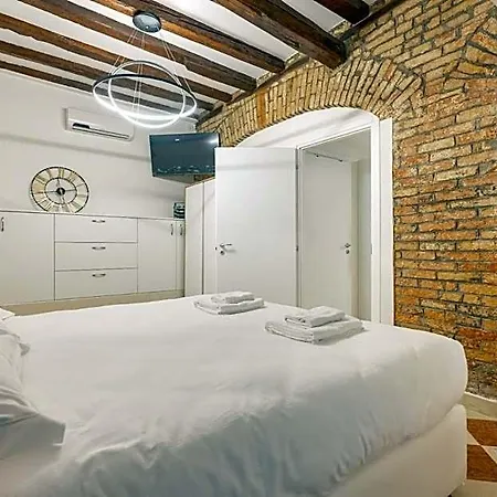 Rialto 707 Nocleg ze śniadaniem 4*