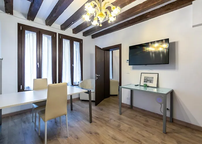 לינה וארוחת בוקר Rialto 707 4*