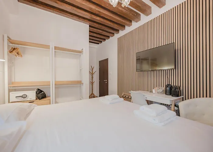 לינה וארוחת בוקר Rialto 707