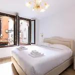 Rialto 707 Bed & Breakfast 4*
