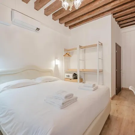 Rialto 707 Bed & Breakfast 4*