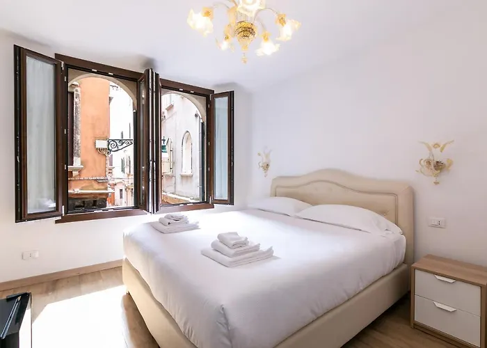 Rialto 707 Bed & Breakfast 4*