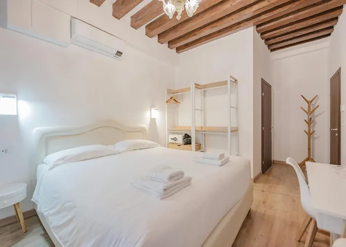 Rialto 707 Bed & Breakfast 4*