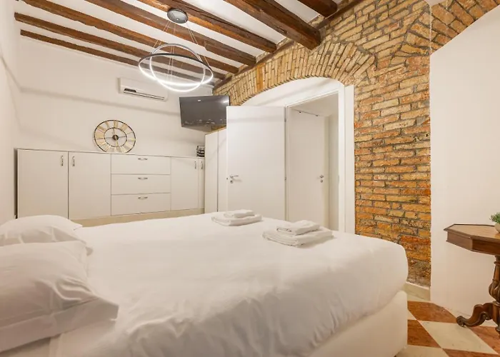 Rialto 707 Bed and breakfast 4*